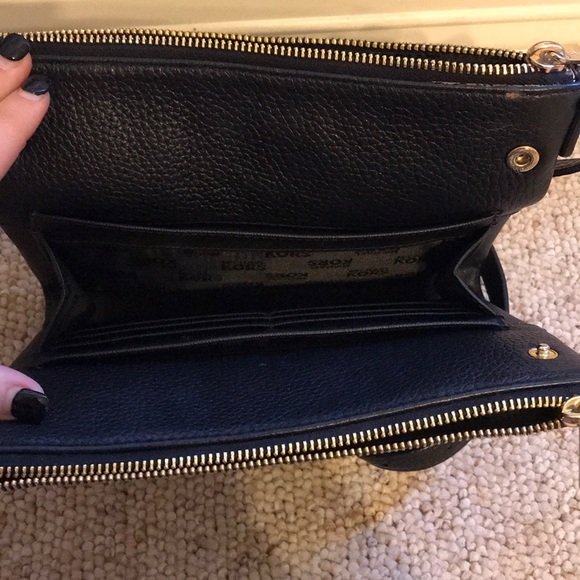 Black leather Micheal Kors Fulton Crossbody purse - Picture 3 of 6